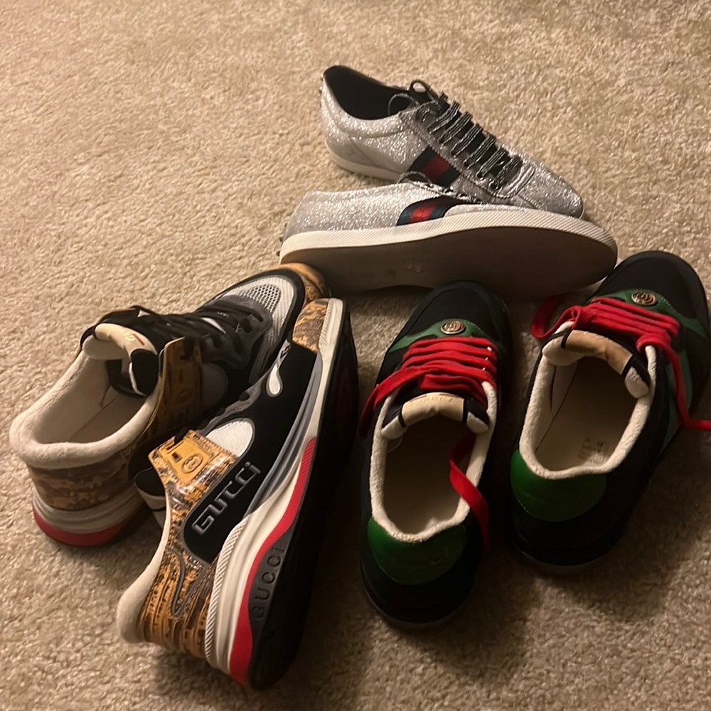 I’m selling my used Gucci shoe . Gucci size 10 .